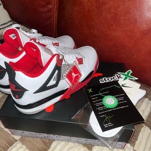 Jordan retro 4 (fire red) brand new. ‼️Size 10‼️